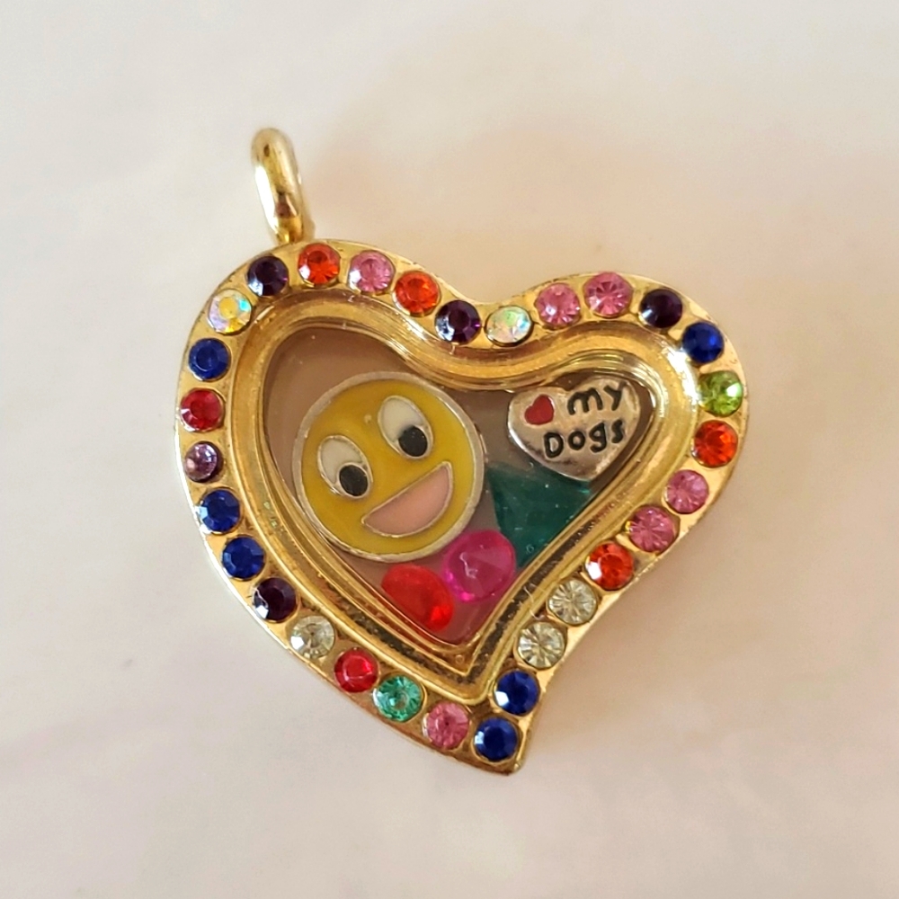 🌺3 for $10 Charm pendant